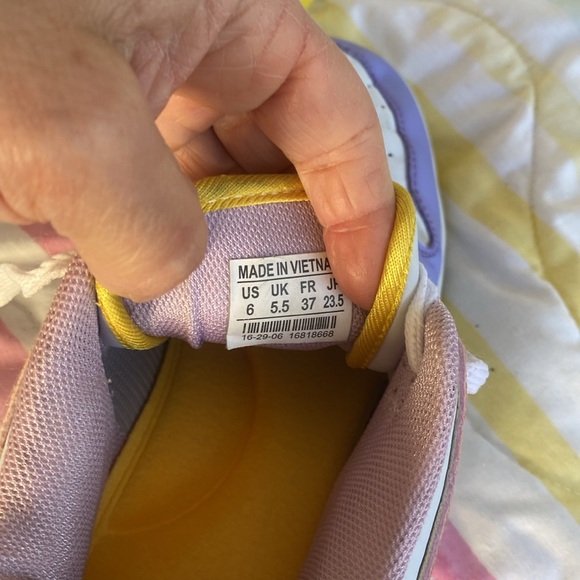 Nike Dunk low top Easter Candy limited edition ladies size 6. Collector shoe - Picture 9 of 10